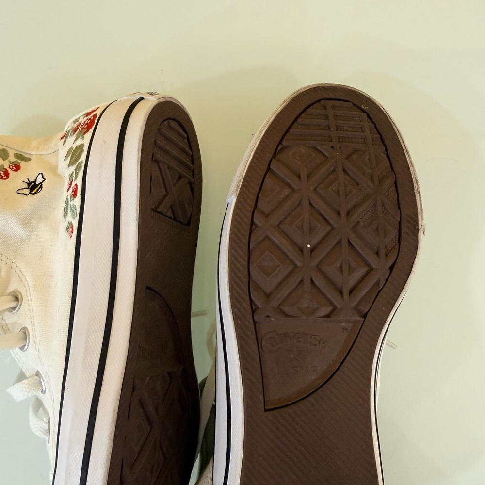 Converse White Floral Embroidered High-Tops - Picture 6 of 6